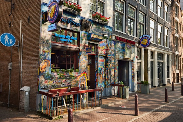 Coffeeshop The Bulldog The First in Amsterdam - Greenmeister
